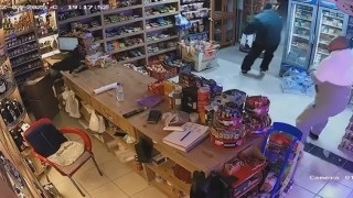 Tavuk, marketi birbirine kattı
