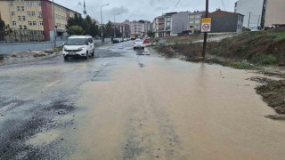 Tekirdağda sağanak sonrası bazı yollar suyla kaplandı