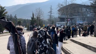 Teleferik arıza yapınca metrelerce kuyruk oluştu... Saatlerdir bekliyorlar