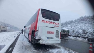 TEMde aynı noktada 6 aracın karıştığı 3 farklı kaza: 1 yaralı