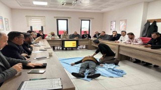 Temel ilk yardım eğitimleri veriliyor