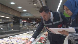 Ticaret Bakanlığı ekiplerinden zincir marketlerde etiket denetimi