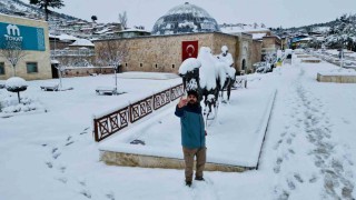 Tokat beyaz gelinliğini giydi, cadde ve sokakları sessizlik bürüdü