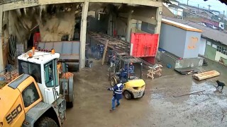 Tokatta fabrikanın çatısının çökme anı kameraya yansıdı