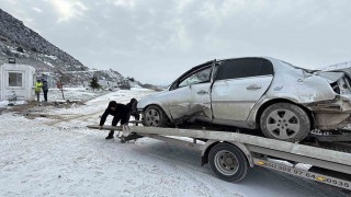 Tokatta güvenlik kulübesine çarpan otomobil sürücüsü yaralandı