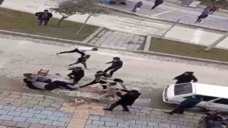 Tokatta sopalı tabureli kavga kamerada