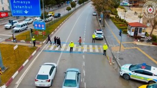 Tokatta yayalara yol vermeyen 445 sürücüye idari para cezası