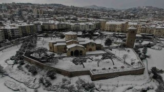 Trabzon şehir merkezi beyaz gelinliğini giydi