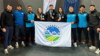 Trabzondan dönen Sakarya Büyükşehir sporcuları Milli Takım biletini aldı