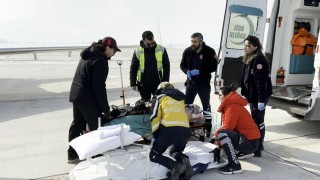 Trafik kazasında ağır yaralanan vatandaş uçak ambulansla Ankaraya sevk edildi