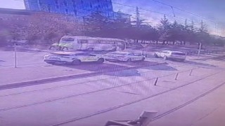 Trafik polislerinin fedakarca yardımı kamerada