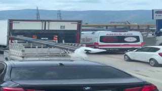 Trafikte ilerlemekte güçlük çeken ambulansın zor anları