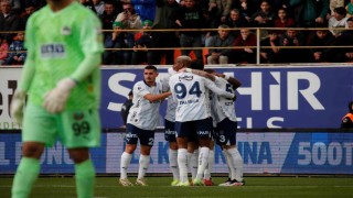 Trendyol Süper Lig: Alanyaspor: 0 - Fenerbahçe: 2 (İlk yarı)