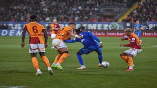 Trendyol Süper Lig: Çaykur Rizespor: 0 - Galatasaray: 0 (İlk yarı)