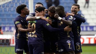 Trendyol Süper Lig: Kasımpaşa: 2 - Çaykur Rizespor: 1 (İlk yarı)