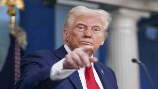 Trump, Meksikaya yönelik ek gümrük vergisini 1 aylığına askıya aldı