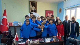 Tuğsuz Ali Ağa Ortaokulu basketbol takımından şampiyonluk ziyareti