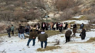 Tuncelide öğrenciler yaban hayvanları için doğaya yem bıraktı