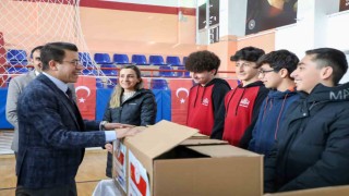 Tuncelide, okullara spor malzemesi yardımı
