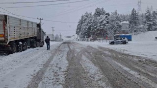 Tuncelinin Pülümür ilçesi ile Erzincan sınırı arası, ağır tonajlı araç geçişlerine kapatıldı