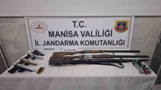 Turgutluda silah tacirlerine operasyon