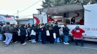 Türk Kızılay Manisadan EGEKAFta öğrencilere 10 bin kişilik yemek ikramı