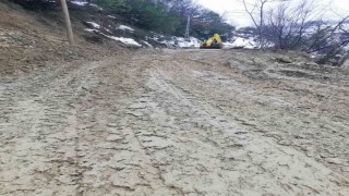 Türkelide heyelan nedeniyle kapanan yol ulaşıma açıldı