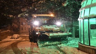 Tuzla Belediyesinden karla mücadelede örnek çalışma
