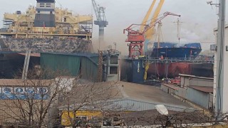 Tuzla Tersanesinde bulunan bir gemide yangın çıktı. Olay yerine çok sayıda itfaiye ekibi sevk edildi.