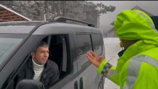 Uludağa çıkmak için 300 kilometre yol geldi, kış lastiği takmadığı için geri döndü
