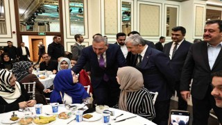 Umreden dönen öğrenciler ve aileleri protokol ile yemekte buluştu
