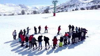 Üniversite öğrencilerine Kop Dağında kayak eğitimi