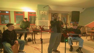 Üniversite öğrencilerine mini konser