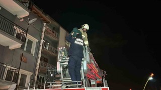 Uşakta apartman dairesinde çıkan yangın söndürüldü