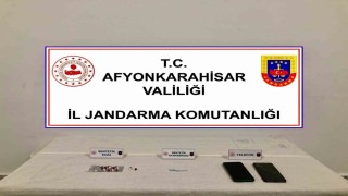 Uyuşturucu ile yakalanan iki kişi gözaltına alınan