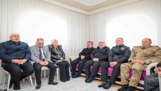 Vali Aydoğdu şehit ailesini ziyaret etti