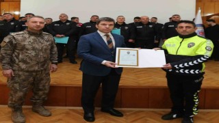 Vali Bakandan 47 polise başarı belgesi