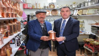 Vali Eldivan çarşı esnafıyla bir araya geldi