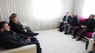 Vali Eldivan şehit ailesini ziyaret etti
