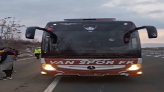 Vanspor Kafilesine Saldırı: Vali Açıklama Yaptı