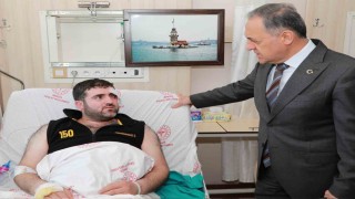 Vali Usta, otobüs kazasında yaralanan vatandaşları ziyaret etti
