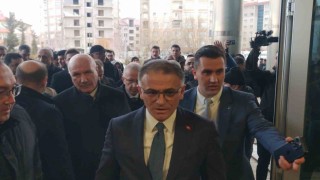 Van’da Belediye Başkanı Görevden Alındı, Yerine Kayyum Atandı