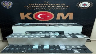 Vanda 1 buçuk milyon TL değerinde kaçak cep telefonu ele geçirildi
