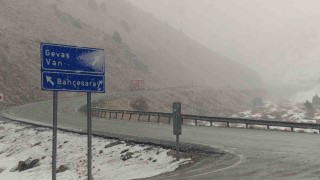 Vanda kar yağışı etkili oldu
