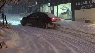 Vanda yoğun kar yağışı nedeniyle uçak seferleri iptal edildi