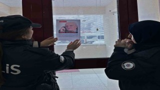 Vatandaşlar, dolandırıcılık ve trafik kurallarına karşı afişlerle bilgilendirildi
