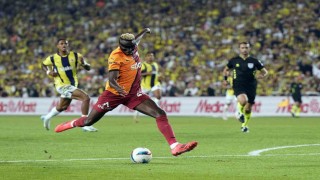 Victor Osimhenden derbilerde skora katkı