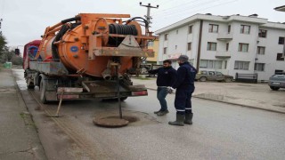 Yağış öncesi mazgallar temizleniyor