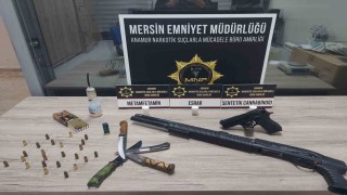 Yakalanan 2 şüpheliden silahlar ve uyuşturucu çıktı