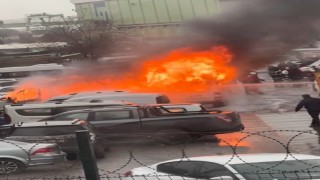 Yalovada otoparktaki servis minibüsü alevlere teslim oldu